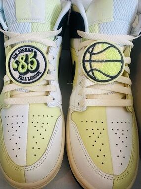 Jordan Retro 1 Mid 8.5w brand new